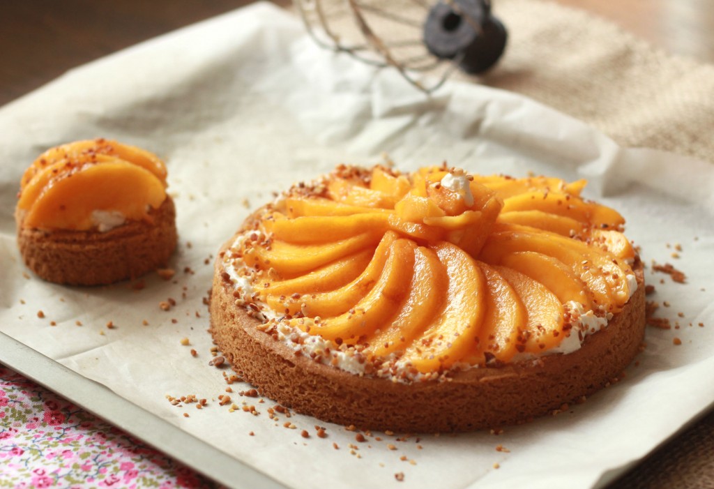 Tarte sablée breton, mascarpone fouetté, nectarines jaunes