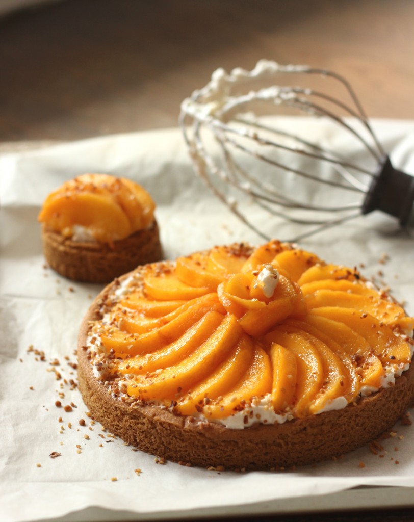 Tarte sablée breton, mascarpone fouetté, nectarines jaunes