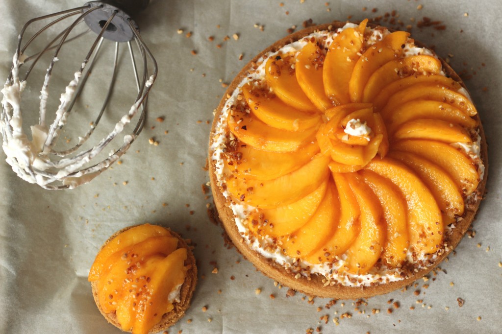 Tarte sablée breton, mascarpone fouetté, nectarines jaunes