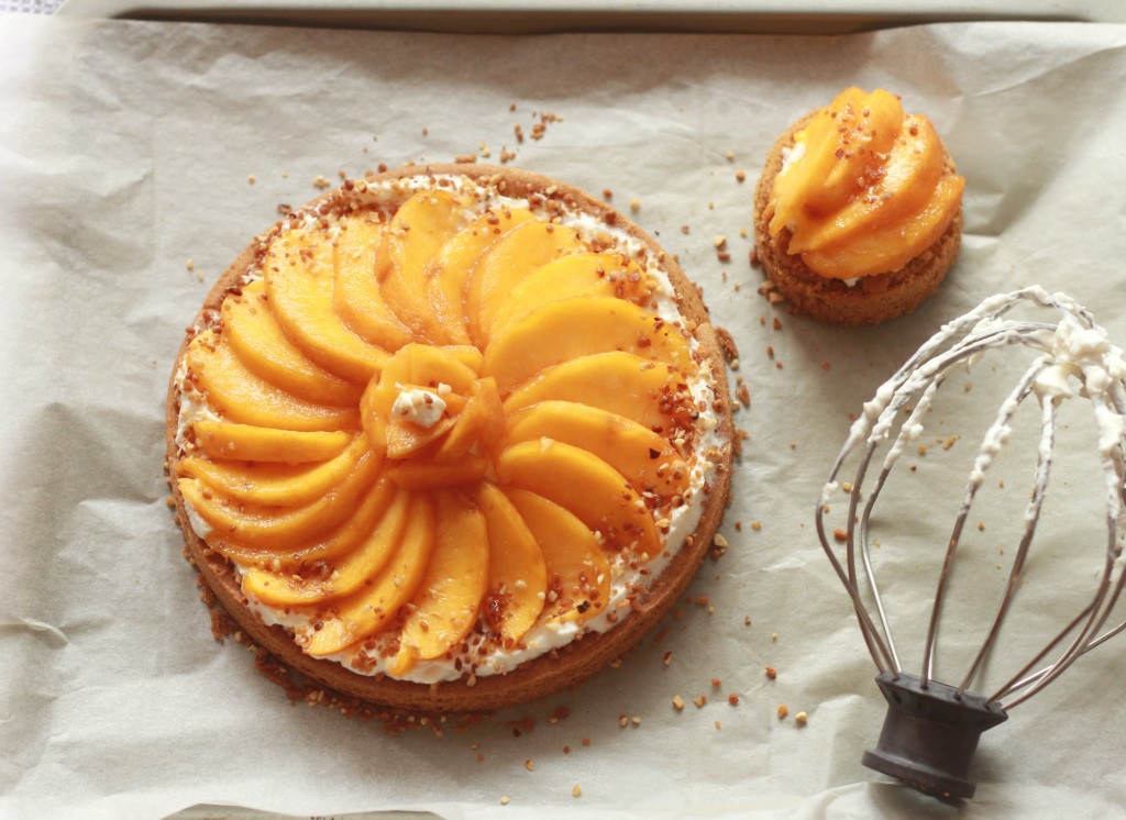 Tarte sablée breton, mascarpone fouetté, nectarines jaunes