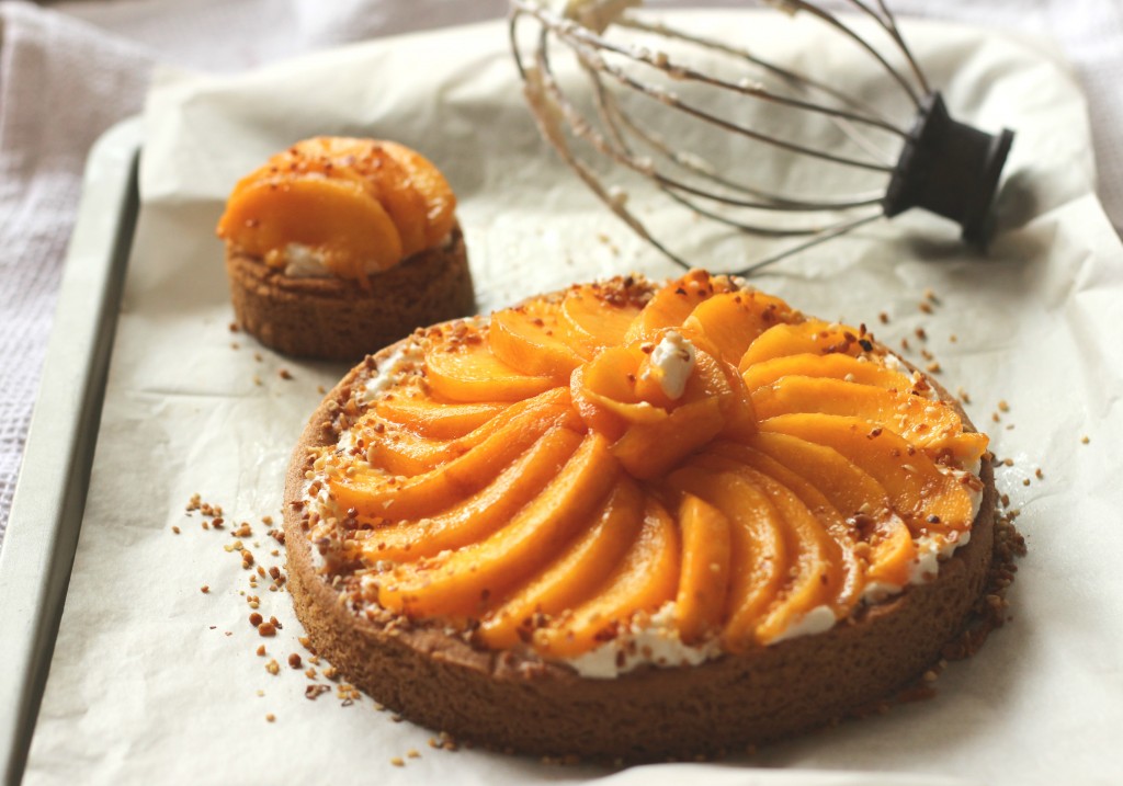 Tarte sablée breton, mascarpone fouetté, nectarines jaunes