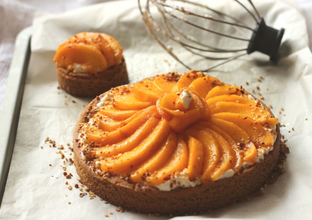 Tarte sablée breton, mascarpone fouetté, nectarines jaunes