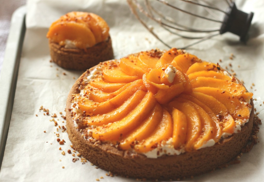 Tarte sablée breton, mascarpone fouetté, nectarines jaunes