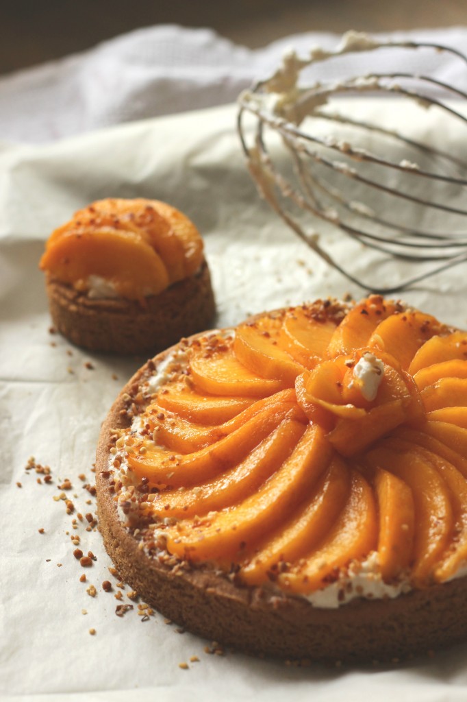 Tarte sablée breton, mascarpone fouetté, nectarines jaunes