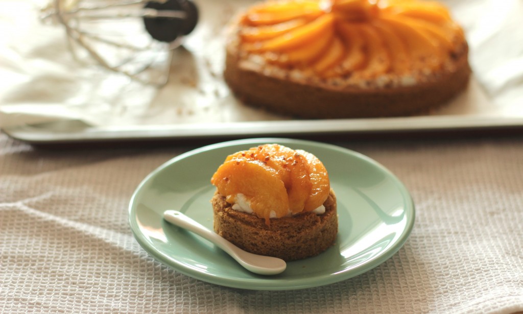 Tarte sablée breton, mascarpone fouetté, nectarines jaunes