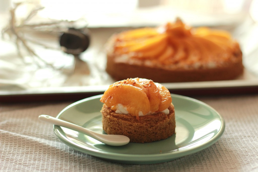 Tarte sablée breton, mascarpone fouetté, nectarines jaunes