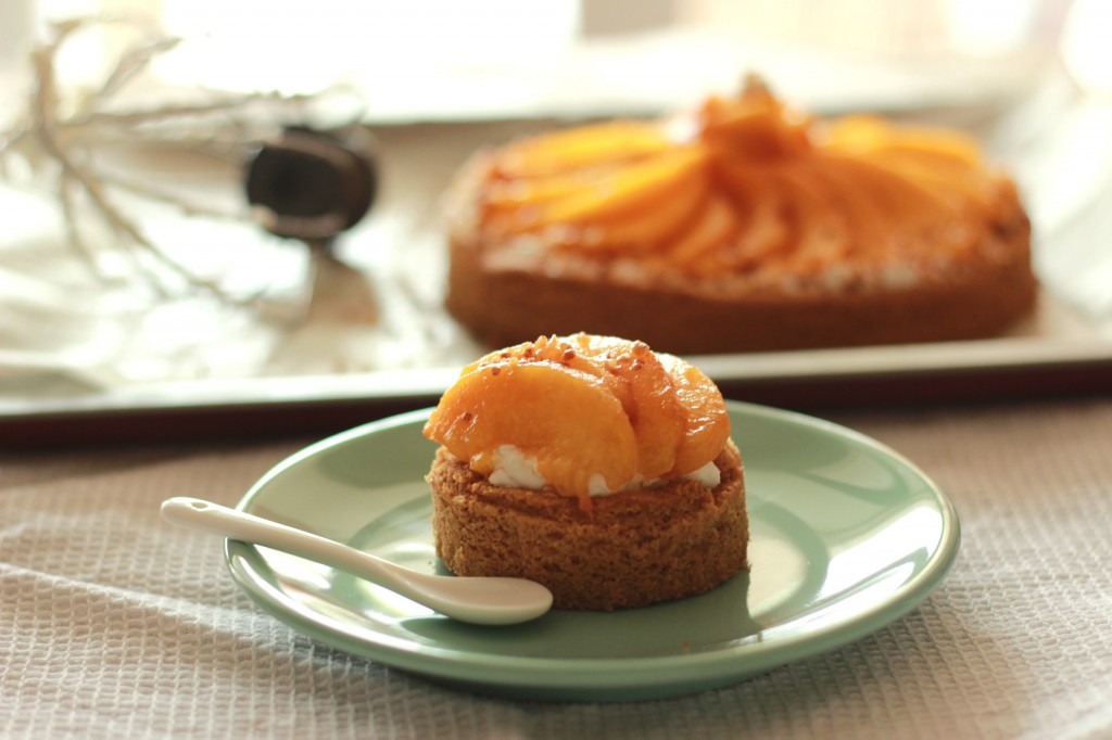 Tarte sablée breton, mascarpone fouetté, nectarines jaunes