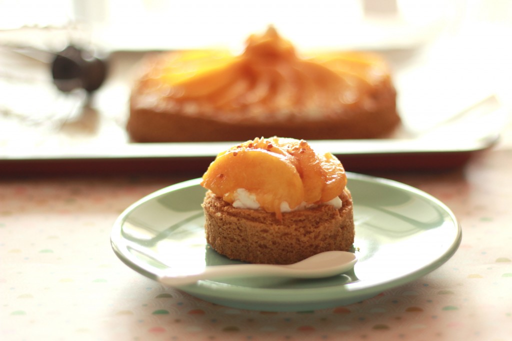 Tarte sablée breton, mascarpone fouetté, nectarines jaunes