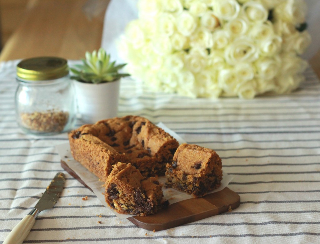 Cookie Cake (dark chocolate chips and praline) 39