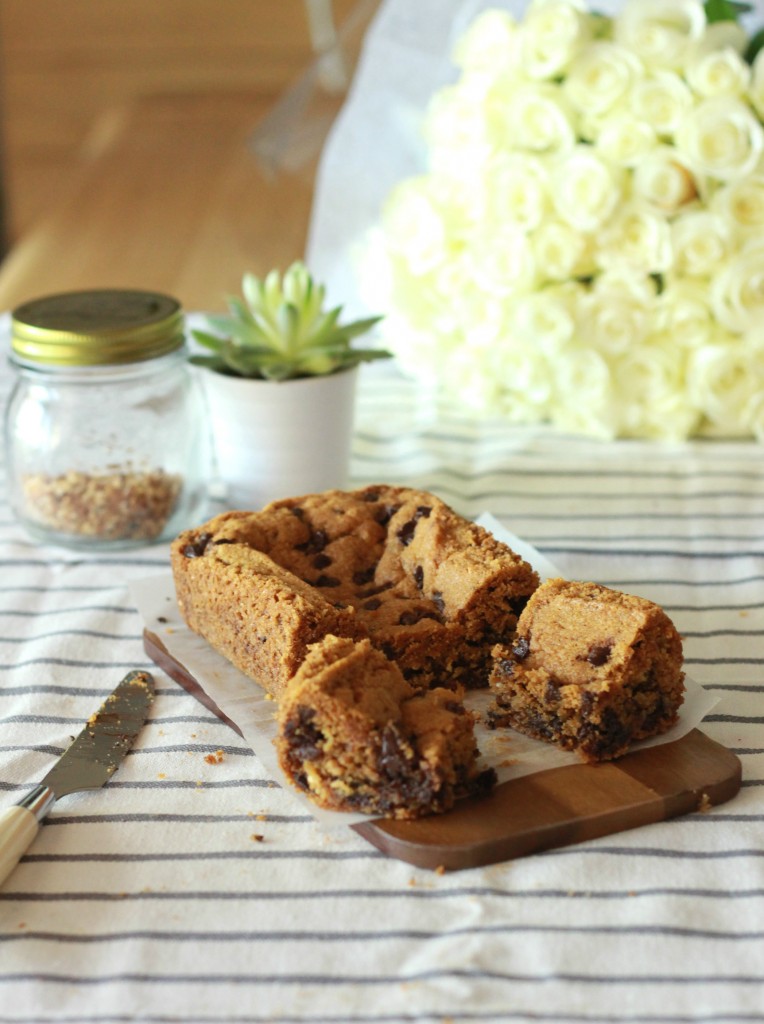 Cookie Cake (dark chocolate chips and praline) 37