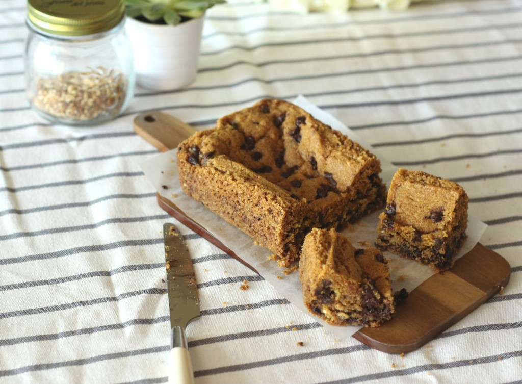 Cookie Cake (dark chocolate chips and praline) 33