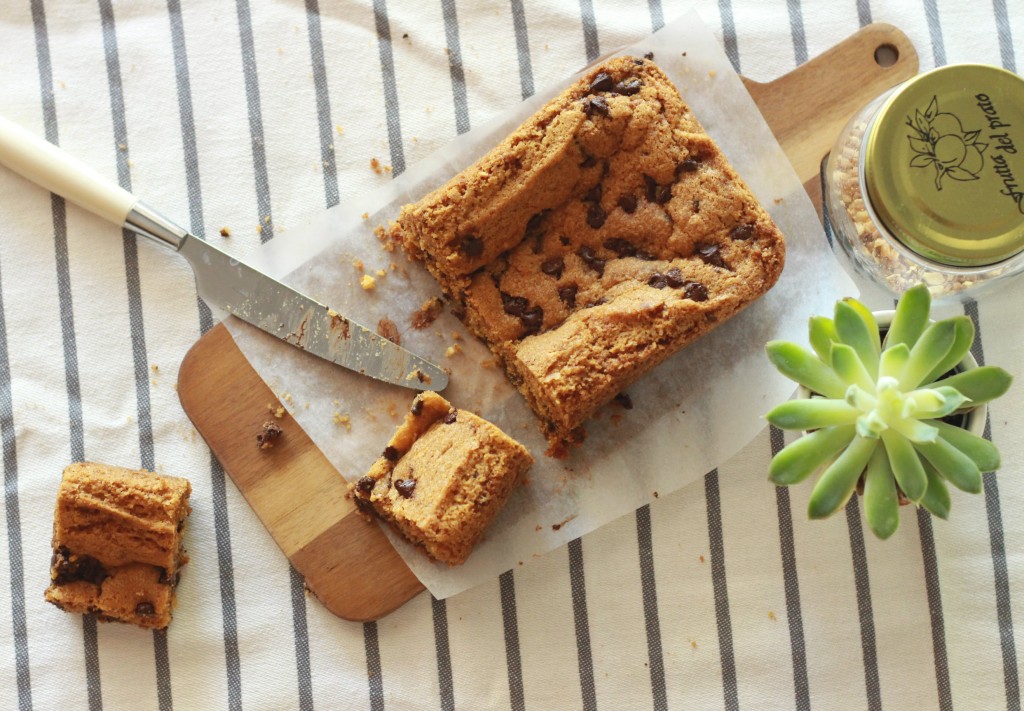 Cookie Cake (dark chocolate chips and praline) 23