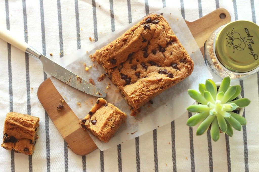 Cookie Cake (dark chocolate chips and praline) 20