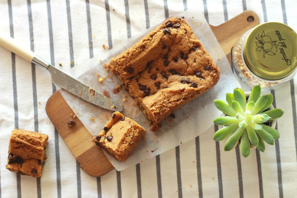 Cookie Cake (dark chocolate chips and praline) 19