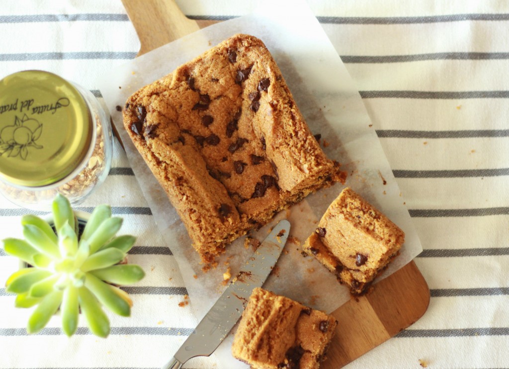 Cookie Cake (dark chocolate chips and praline) 17