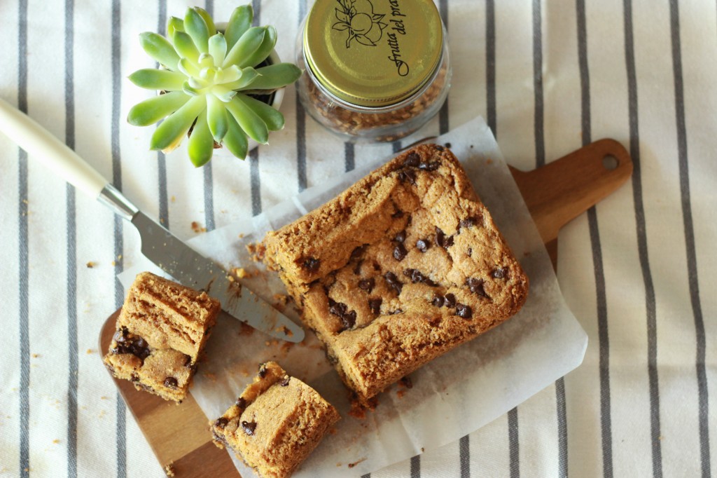 Cookie Cake (dark chocolate chips and praline) 15