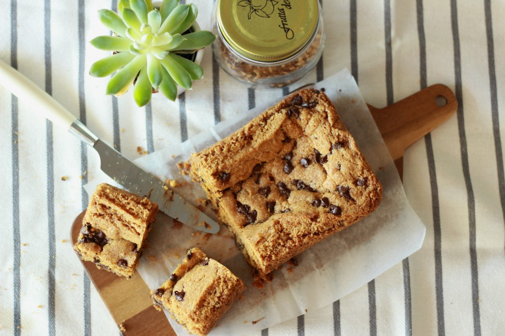 Cookie Cake (dark chocolate chips and praline) 14