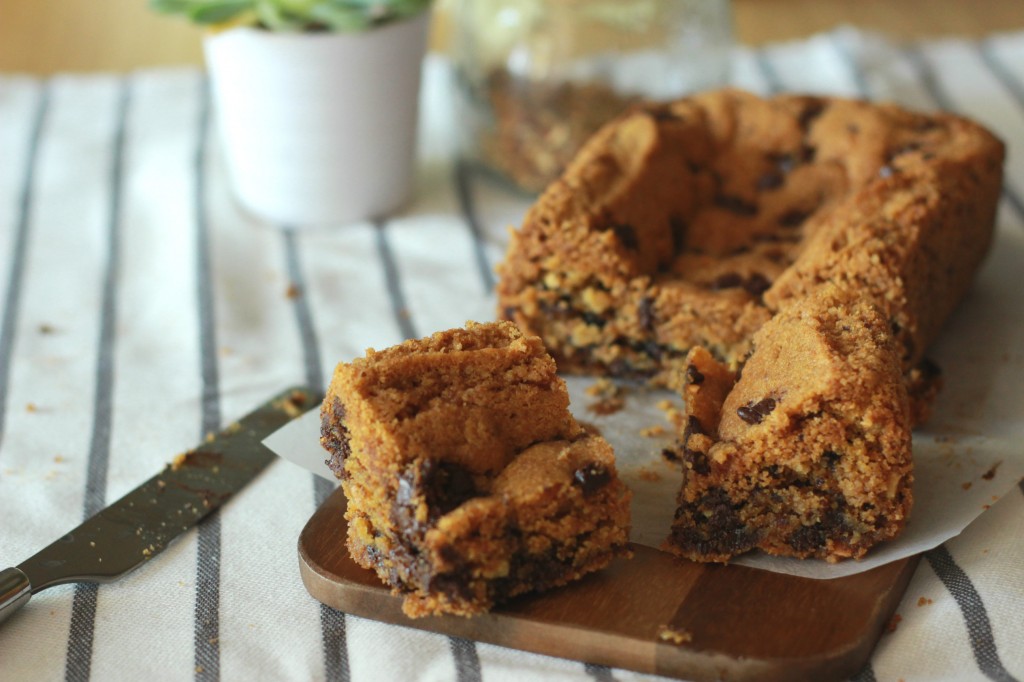 Cookie Cake (dark chocolate chips and praline) 48