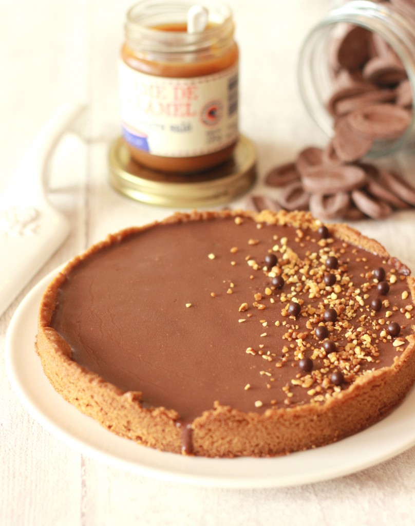 Tarte sablée caramel, pralin et chocolat Jivara 25