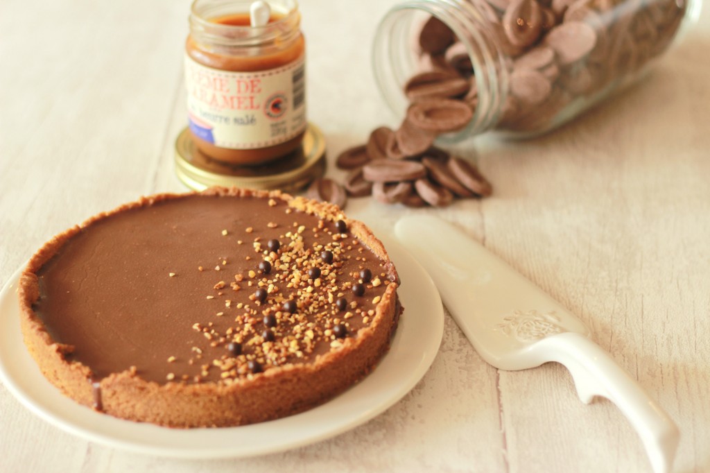 Tarte sablée caramel, pralin et chocolat Jivara 18